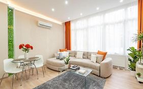 Modern, Quiet & Cozy Apartment In The Middle Of Downtown Near Danube At Fashion Street